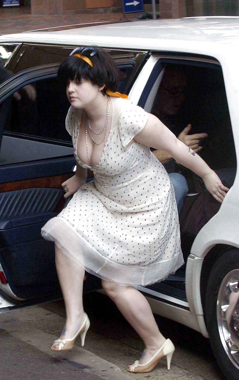 Kelly Osbourne without panties