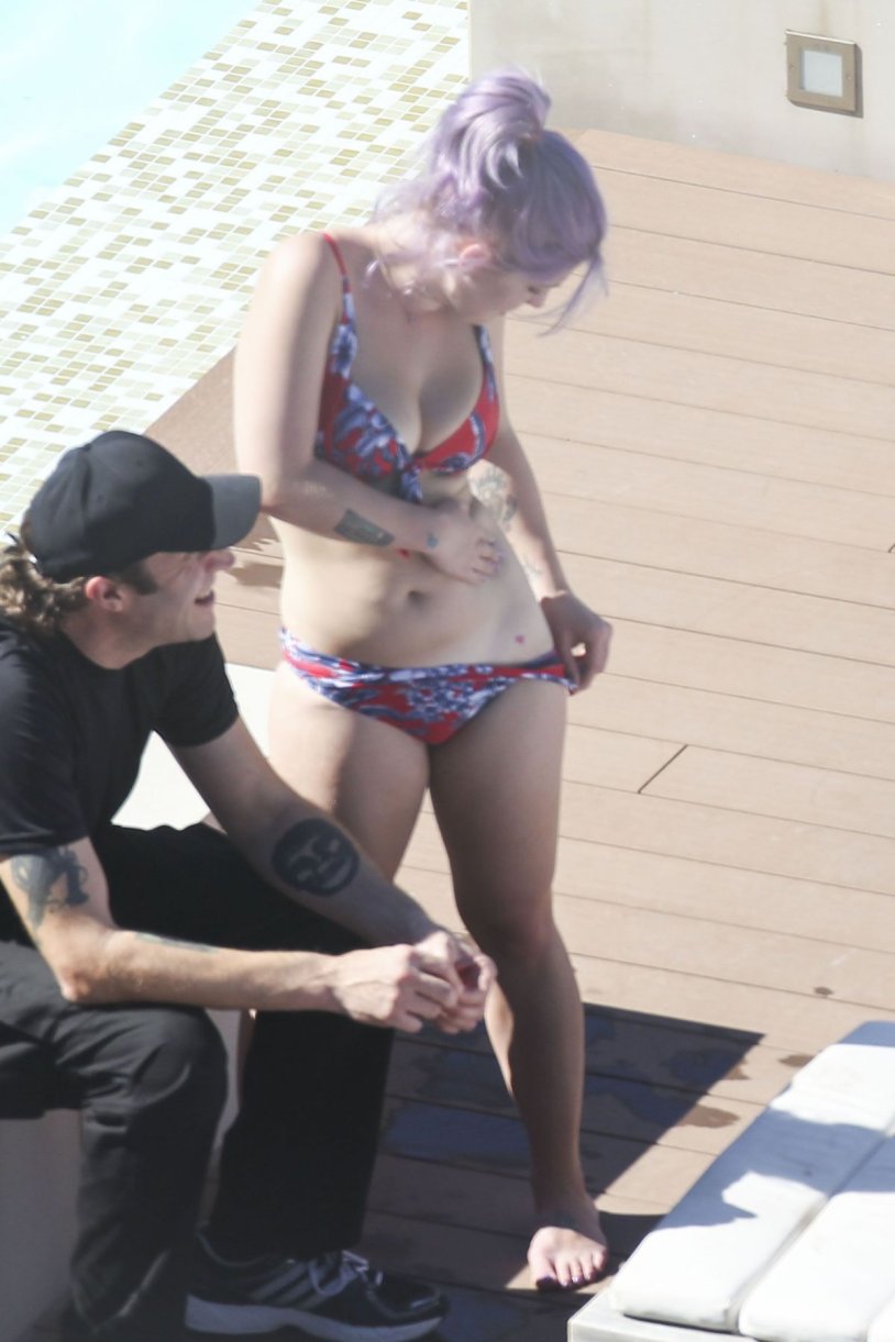 Kelly Osbourne hot photos