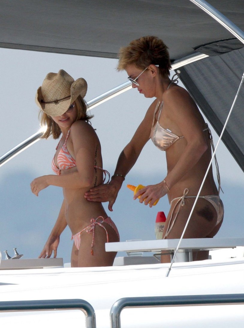 Vladimir Klitschko and Hayden Panetteri kiss