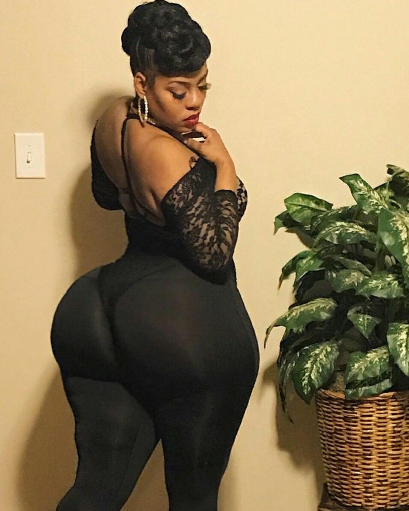 Amber Curve-Plus-Size model