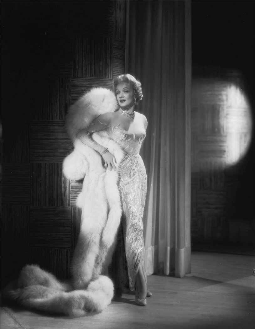 Marlene Dietrich in stockings