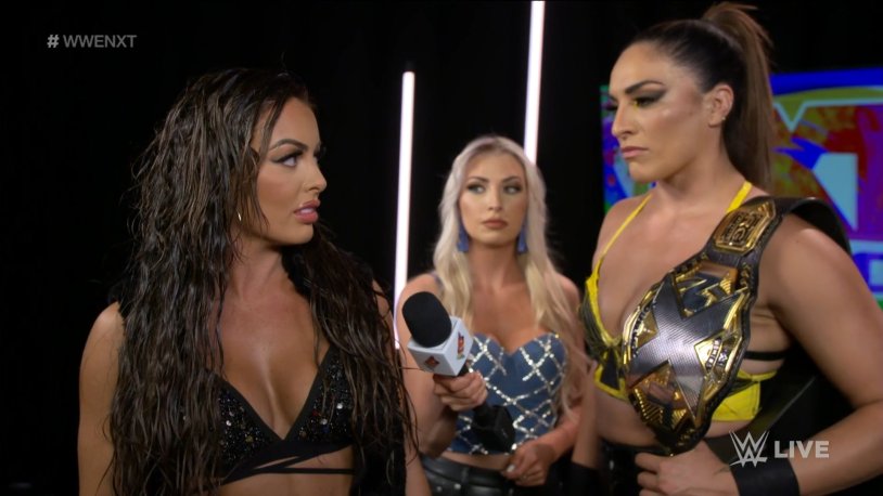 Emmanuel Rakel undresses