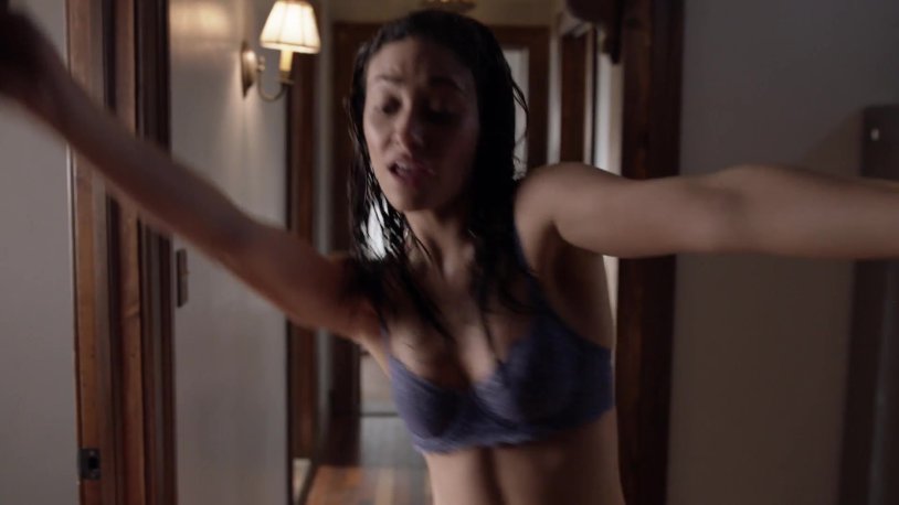 Emma Kinni in underwear