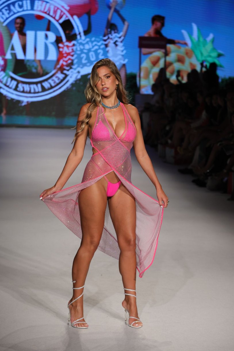 Kara Del Toro 2022