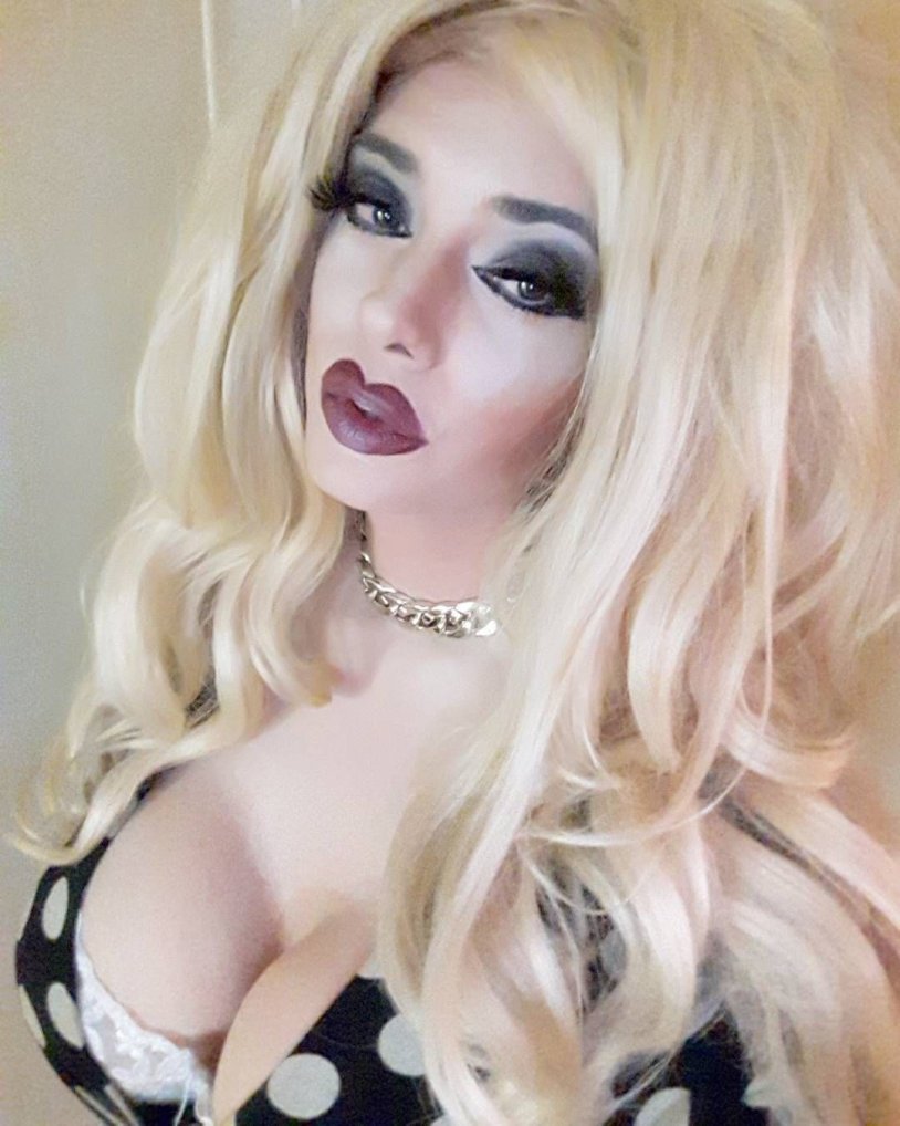 Nikki Nicole Crossdresser