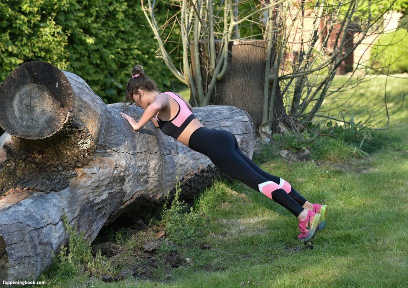 Sarah Harris (Sarah Harris) Naked