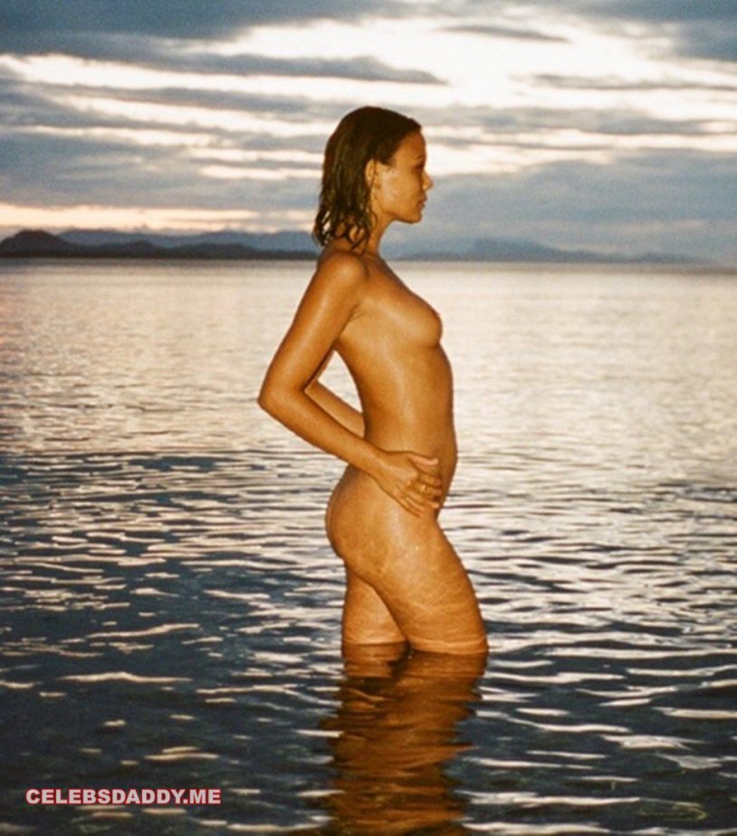 Natalie Kelly Naked without panties