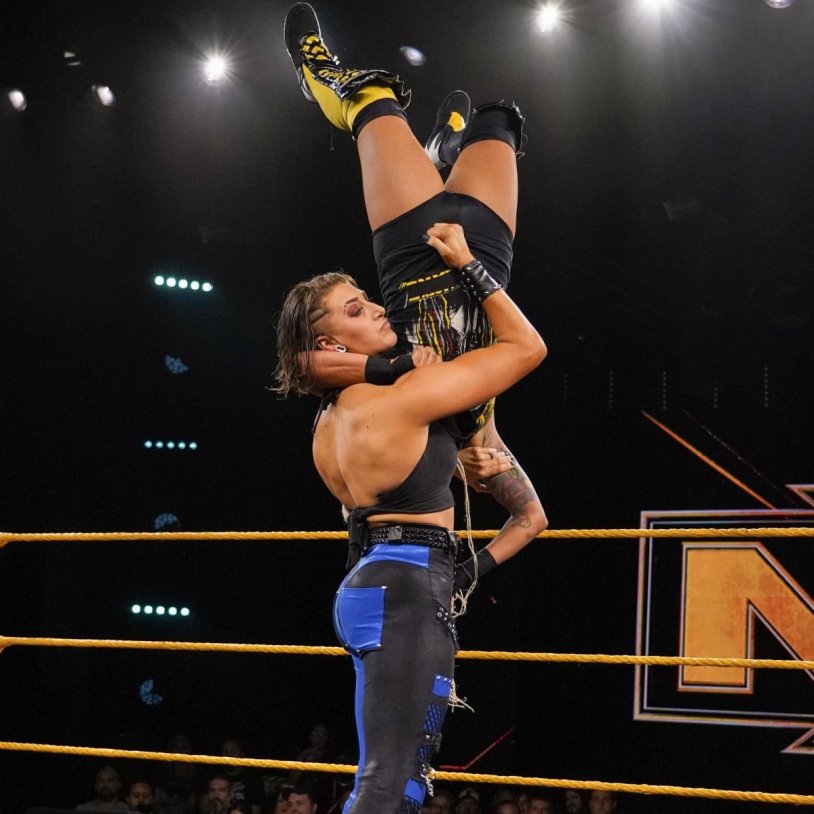 Sigurni Weaver in his youth in underwear