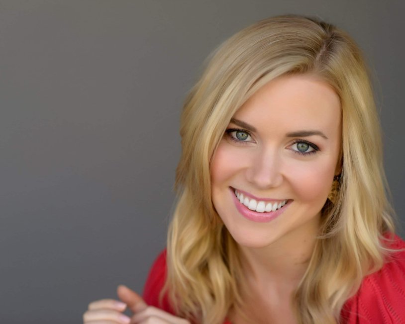 Kelsey Stanenen in bikini