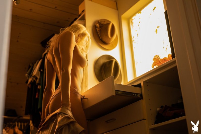 Model Emily Ann Miller Naked