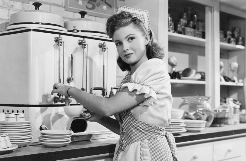 Leslie Mann Films on the toilet