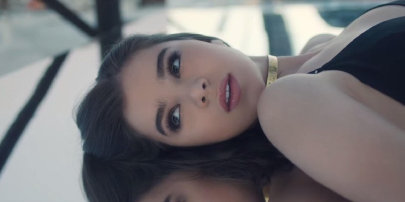 Hailee Steinfeld Still