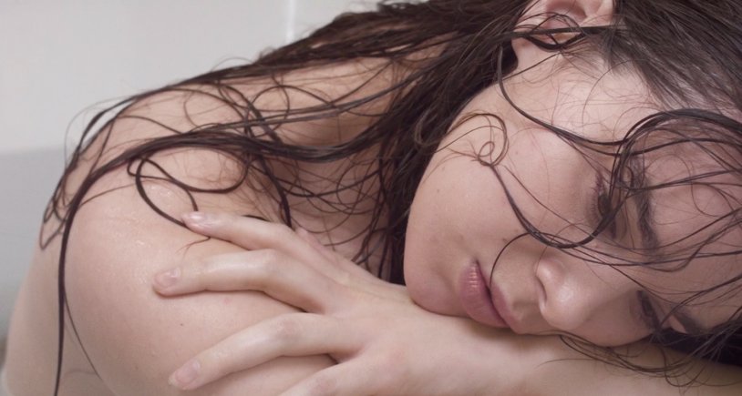 Haley Steinfeld Kiss