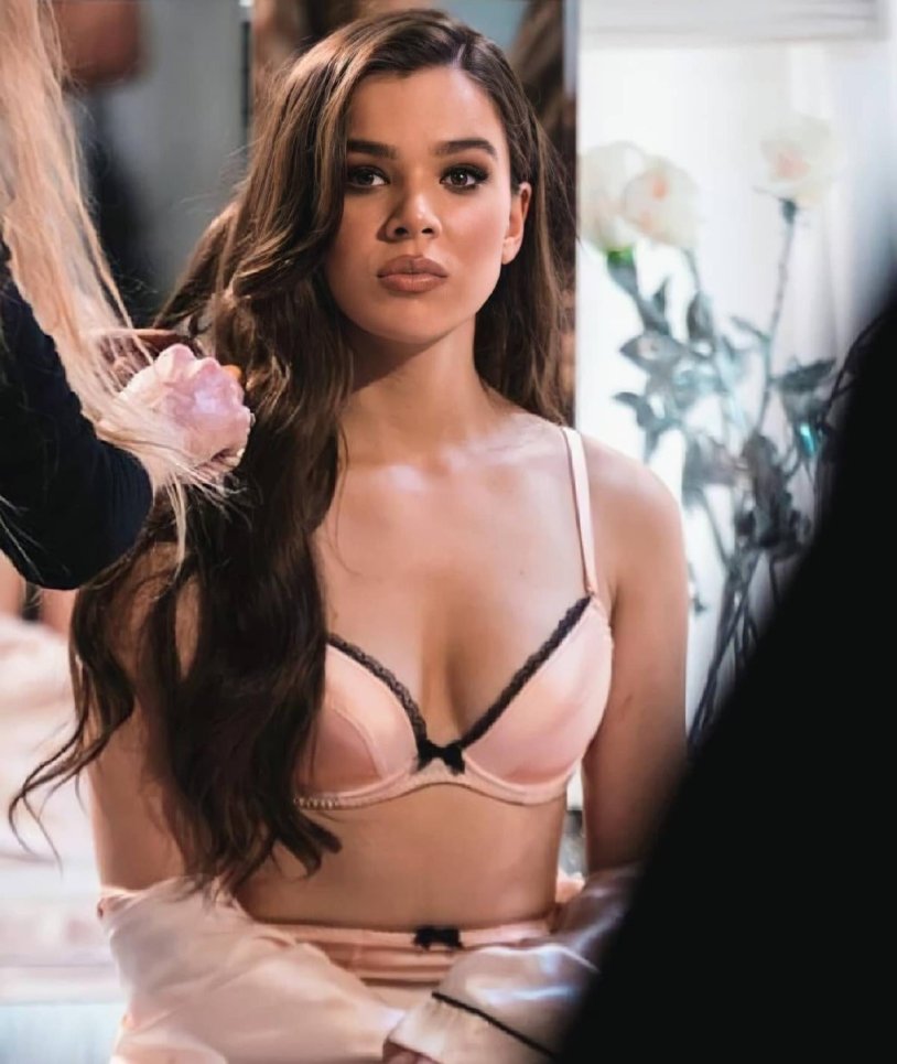 Haley Steinfield is hot