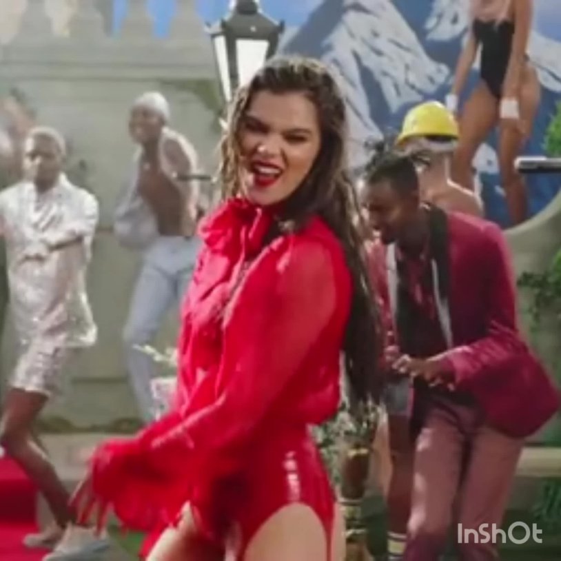 Ella Hunt Dikinson Hot