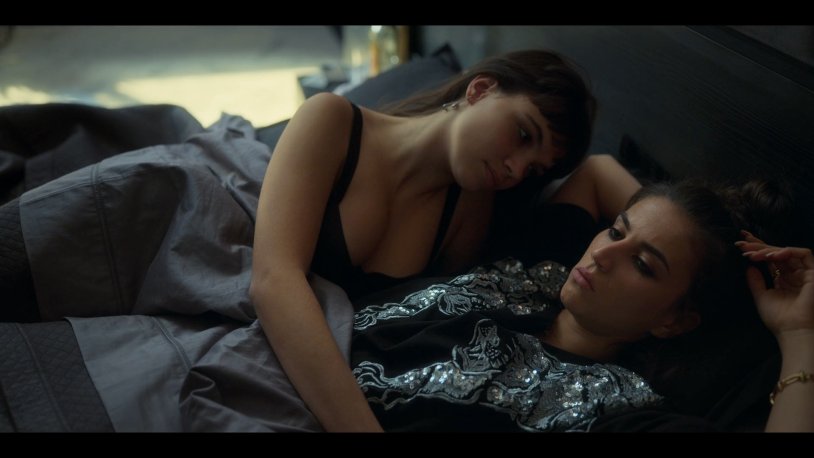 Elite bed scene Mencia