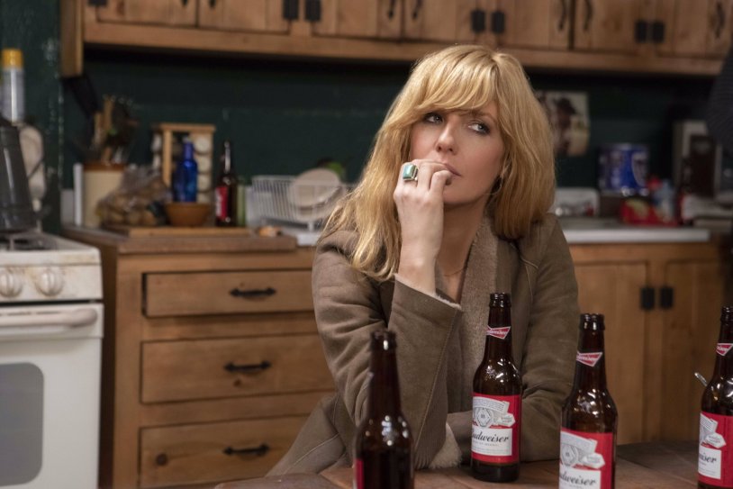 Kelly Rilely in linen