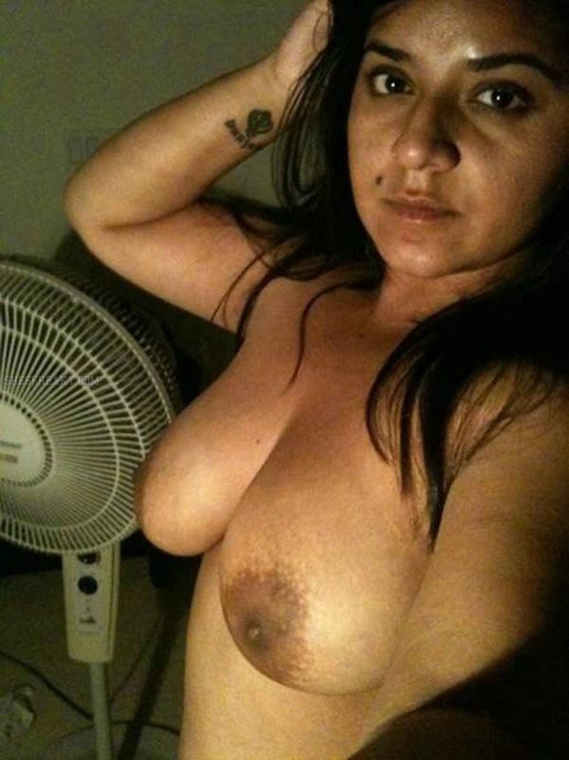 Indian Bhabhi Showing Her Big Boobs Pussy
