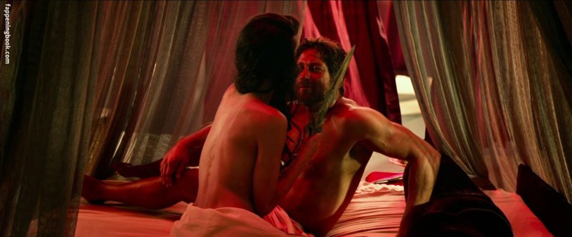 Elodi Jung in underwear