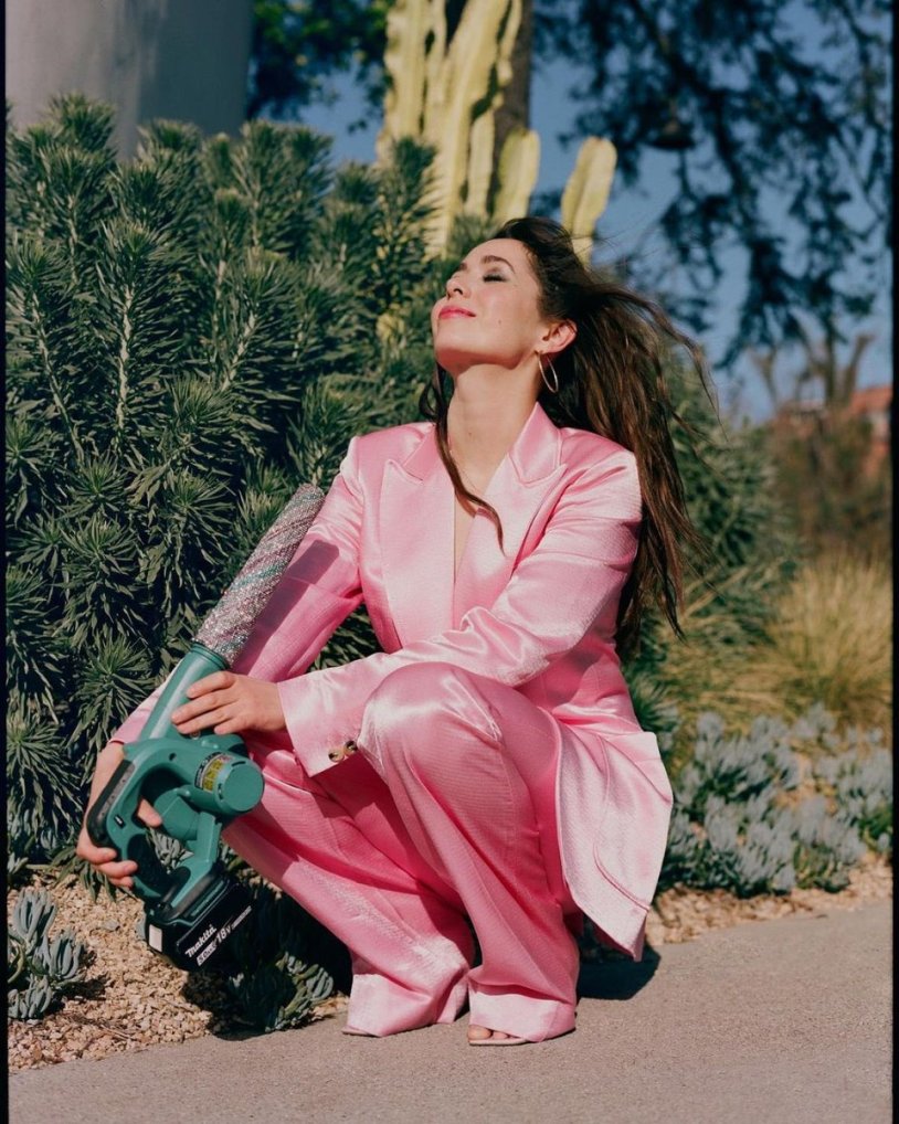 Christine Milioti legs