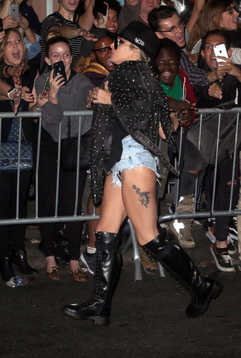 Demi fishing without panties