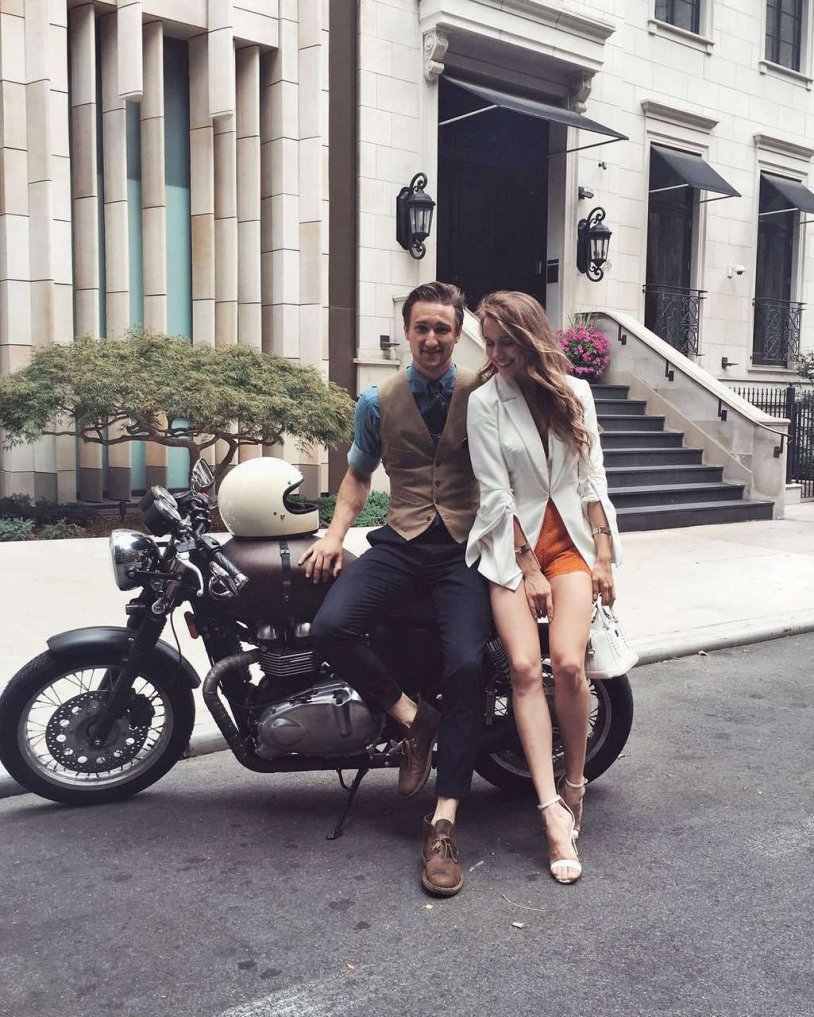 Mary leest Instagram