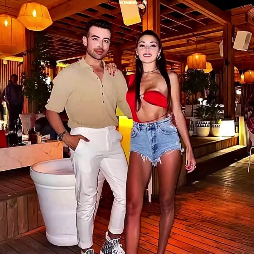 Hayat and Murat in the shower