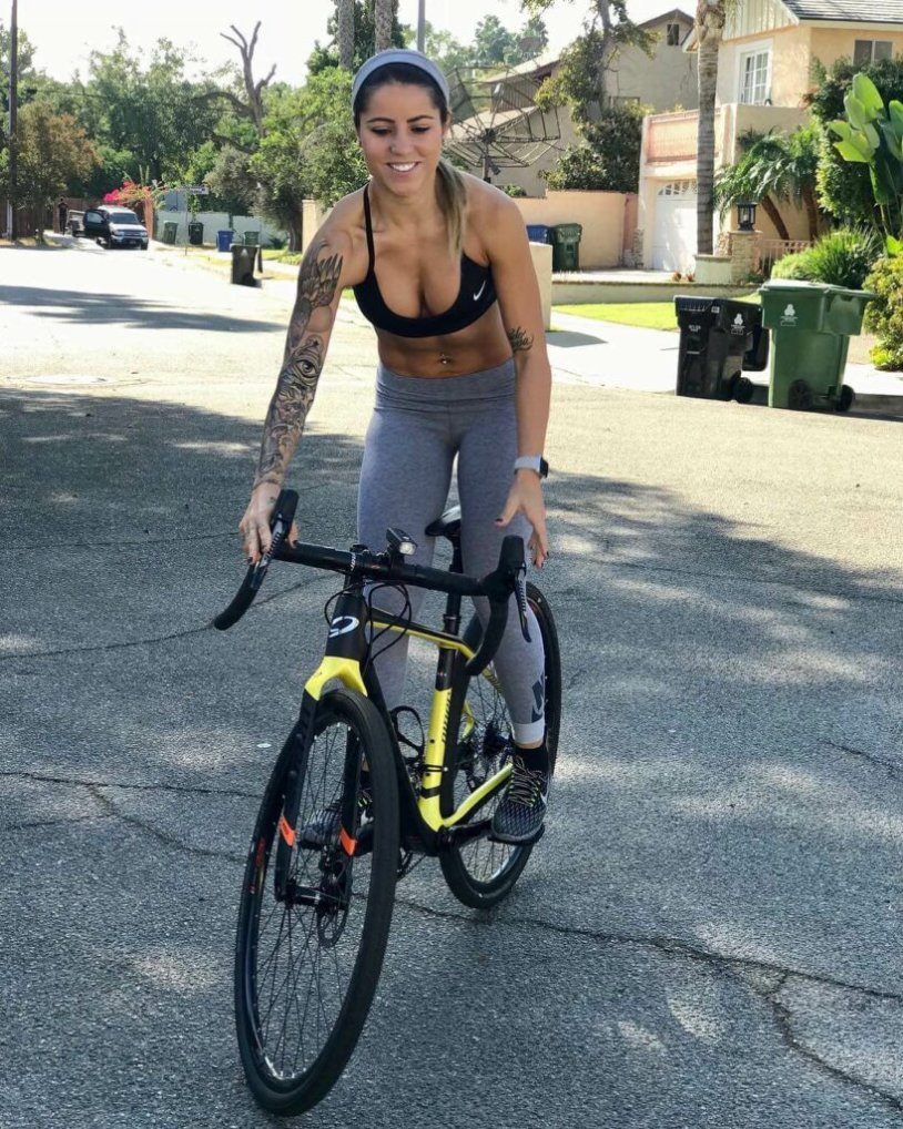 Letitia Bufani hot photos