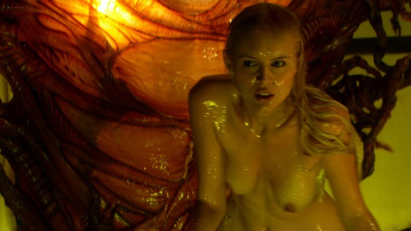 Nude girls in the Brazilian slums