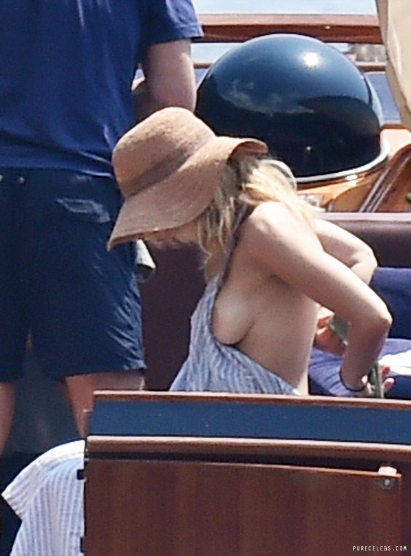 Jilian Anderson boobs