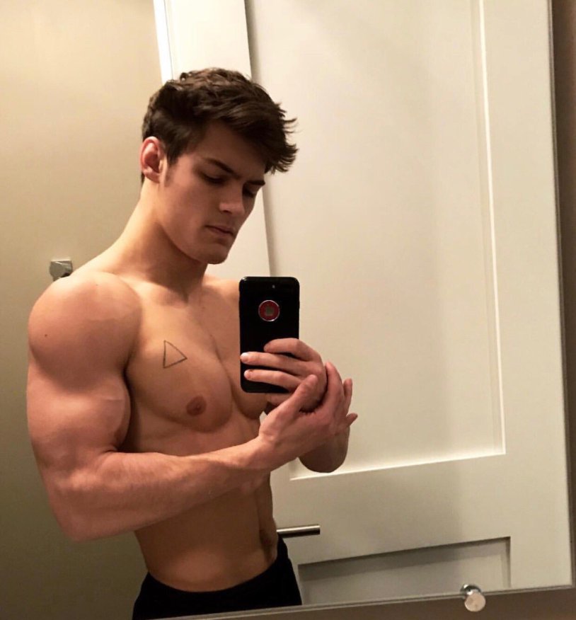 Dylan Playful Roomte