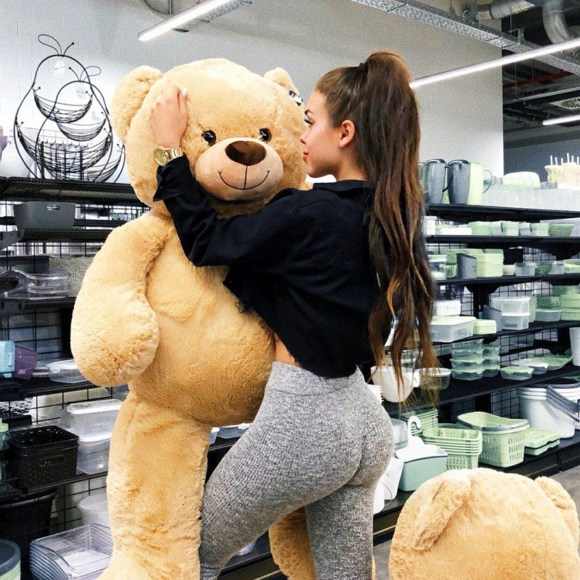 Teddy Moutinho in leggings