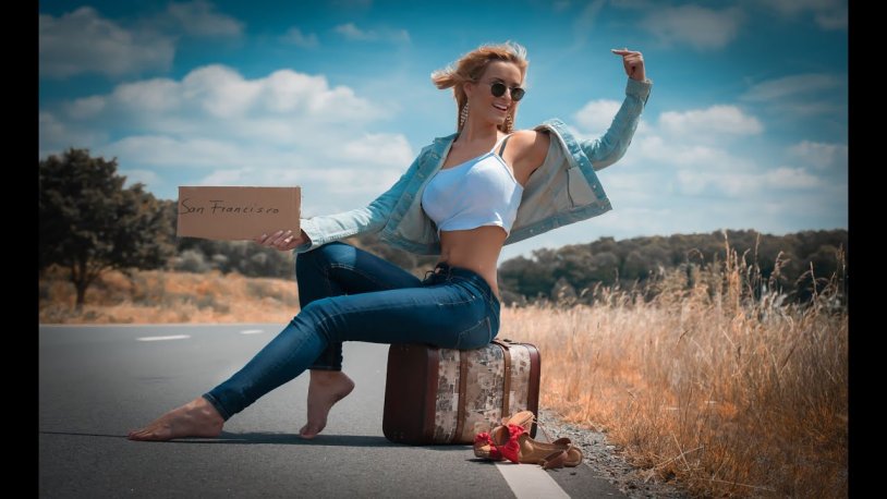 Erotic photo shoot in the Seine