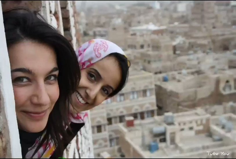 Nina Dobrev in Losina Pop