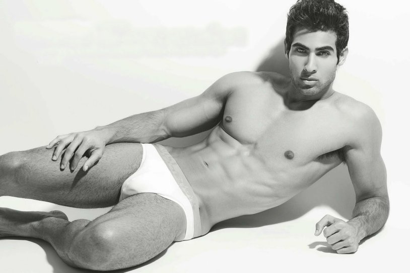 Pablo Hernandez in shorts