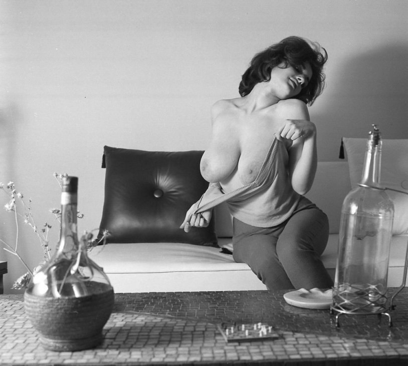 Erotic retro photos of women in the shower