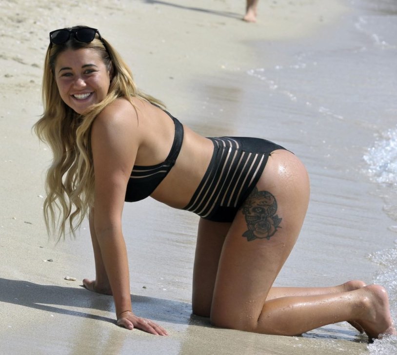 The Last of US 2 Ellie sits in water