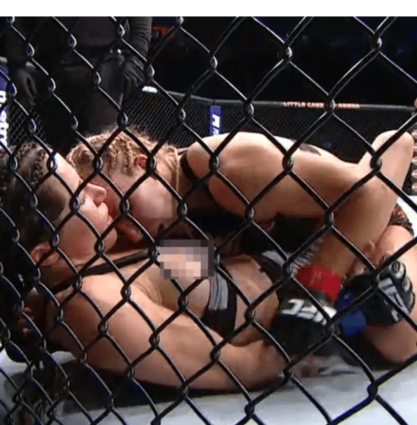 Naked women fucking in the ring