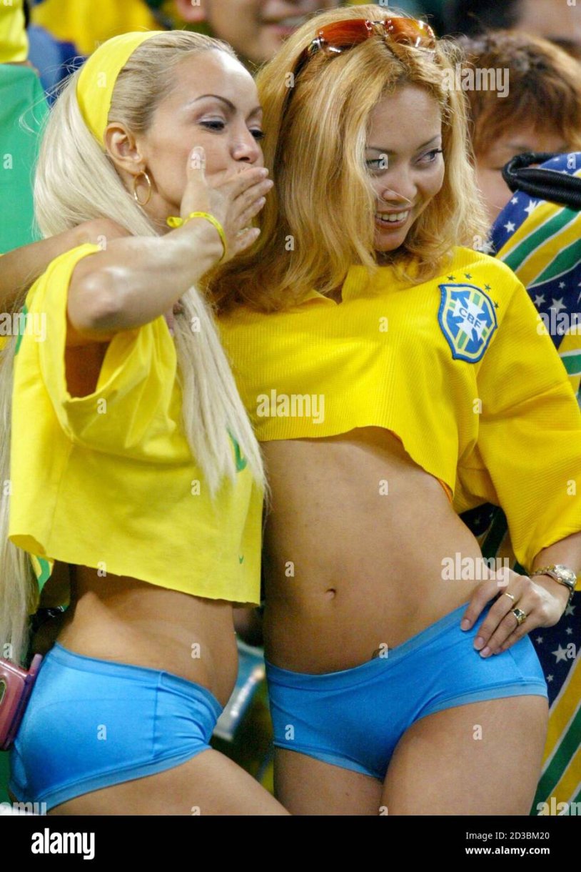 The fan exposed her chest