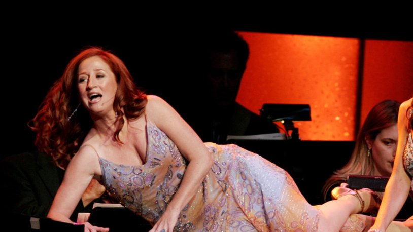 Vikki Lewis mouse hunting