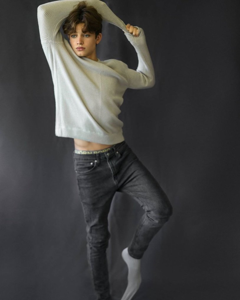 Alex Ruygrok Model kisses