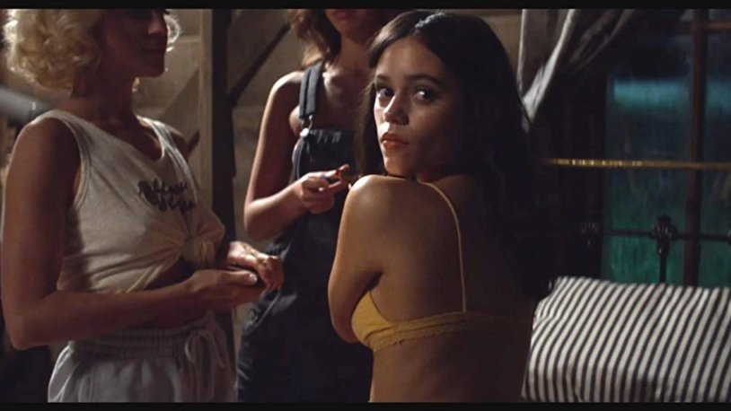 Carmela Clutch Gets Her Wet Pussy Pounded