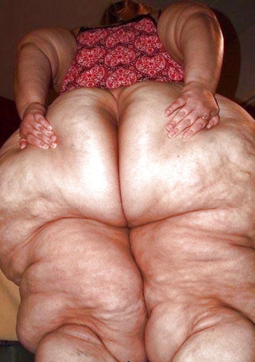 Naked thick butt on the beach