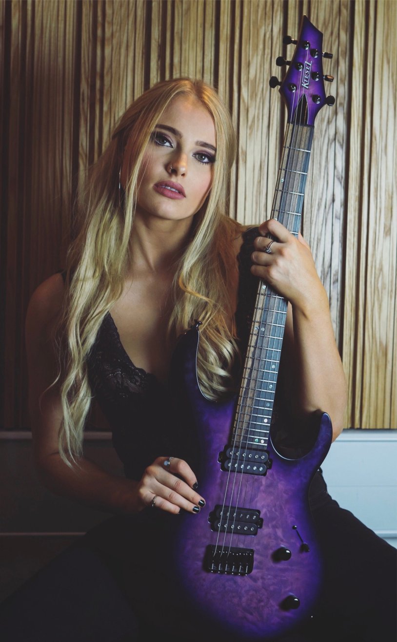 Sofia Lloyd Guitarist
