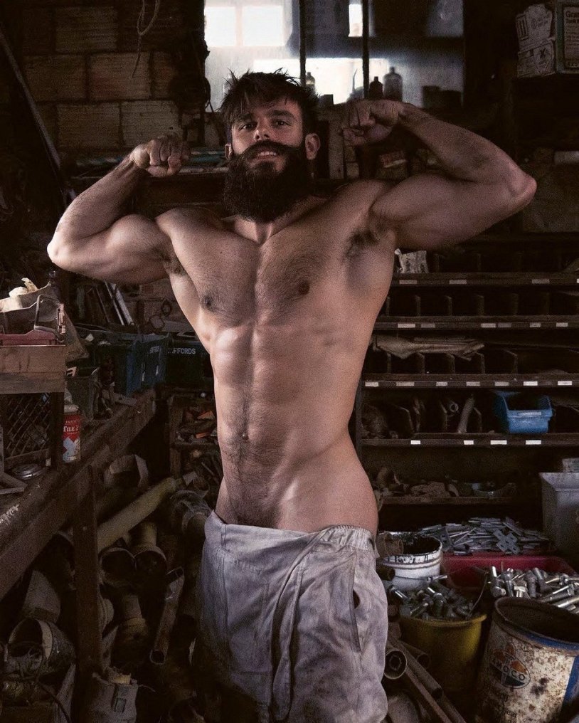 Gloset the guy Tajik