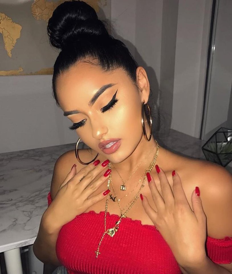 Glamorous girls brunettes