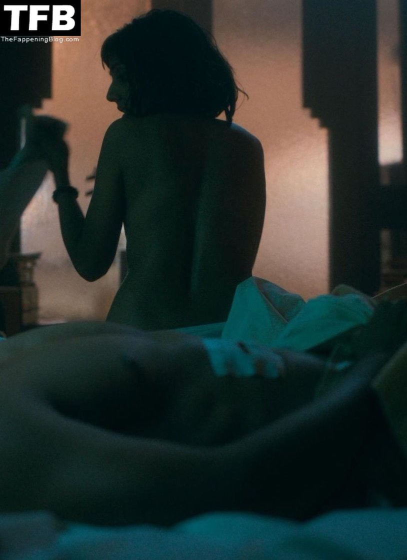 Naked model Arya High photo