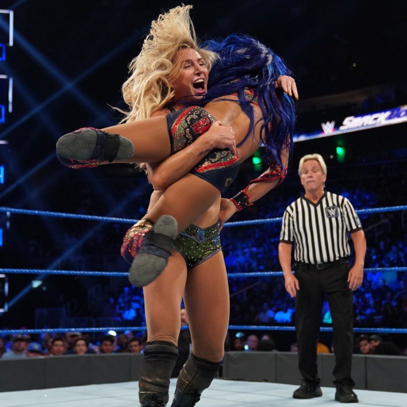 Sasha Banks vs Charlotte Fleur