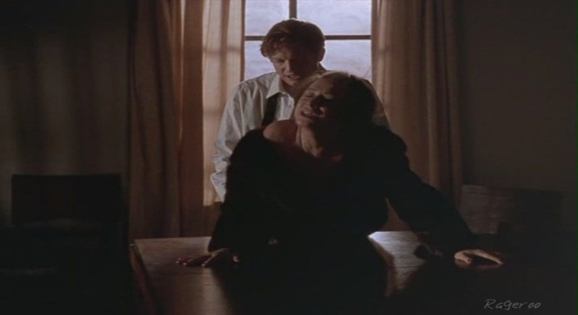 Helen Mirren naked in the bathroom