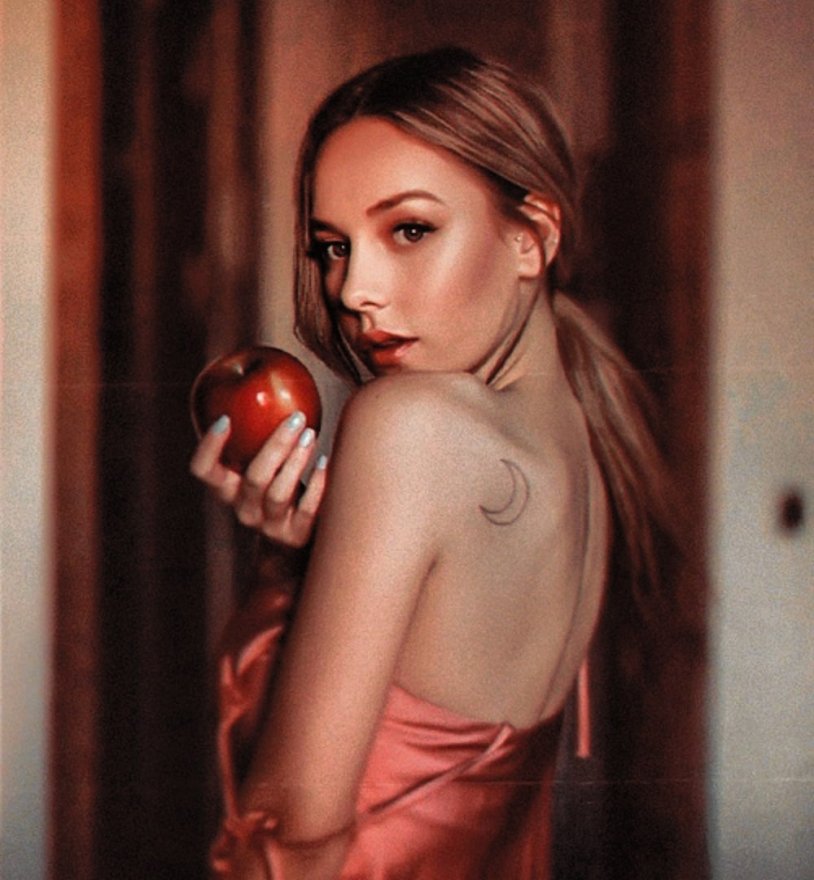 Esther exposito hot scenes